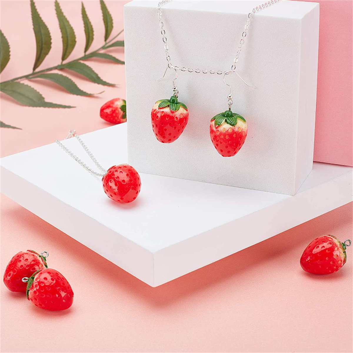 SG04 لطيف 5 قطعة الفراولة الفا - مراجعة Resin Art Necklace وسعره